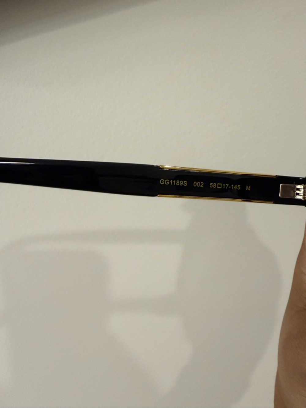 Gucci Black Square Sunglasses with Gradient Lenses and Gold Logo w/velvet Case - Picture 4 of 5